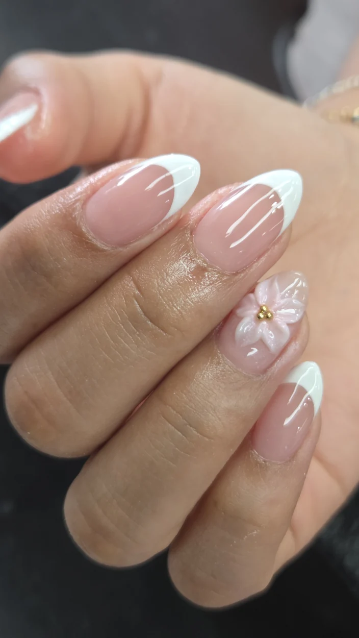 Manicure rosa con detalles delicados. Trabajo de Nails Spa by Ela.
